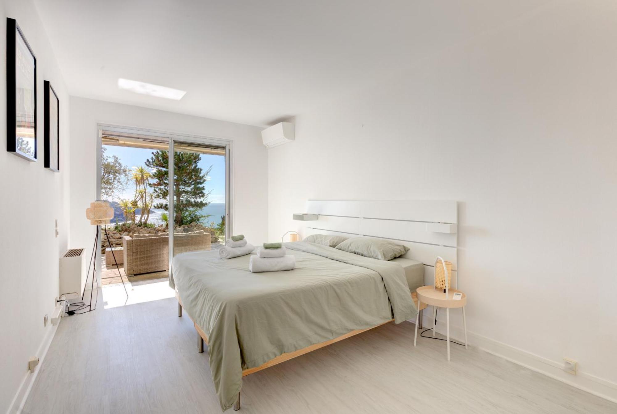 Giant Terrace On A Stunning View Apartment วีลล์ฟรองซ์-ซูร์-แมร์ ภายนอก รูปภาพ