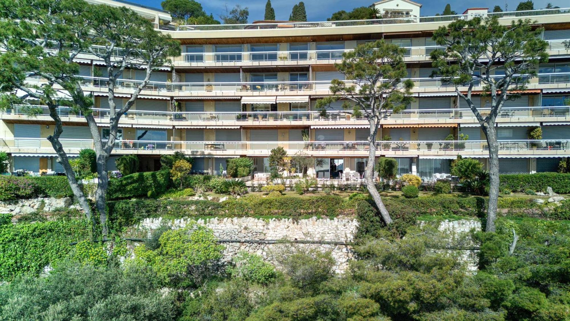 Giant Terrace On A Stunning View Apartment วีลล์ฟรองซ์-ซูร์-แมร์ ภายนอก รูปภาพ